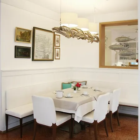 Boutique Reschen מלון טוטזינג